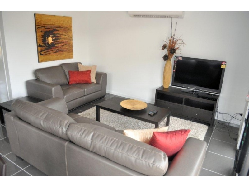 1/1 AGNES ST, South Gladstone QLD 4680