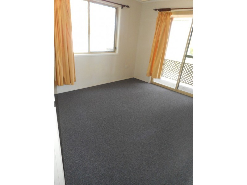 2/35 WATT ST, West Gladstone QLD 4680