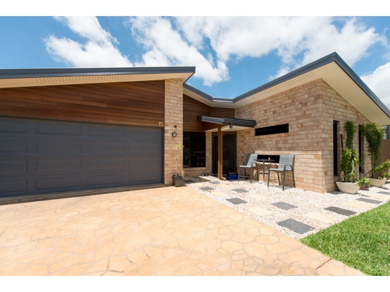 15 Spence Court, Kirkwood QLD 4680