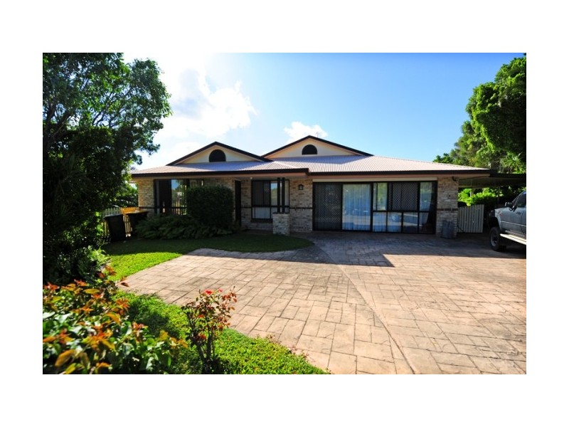 10 LAKESIDE PL, Clinton QLD 4680