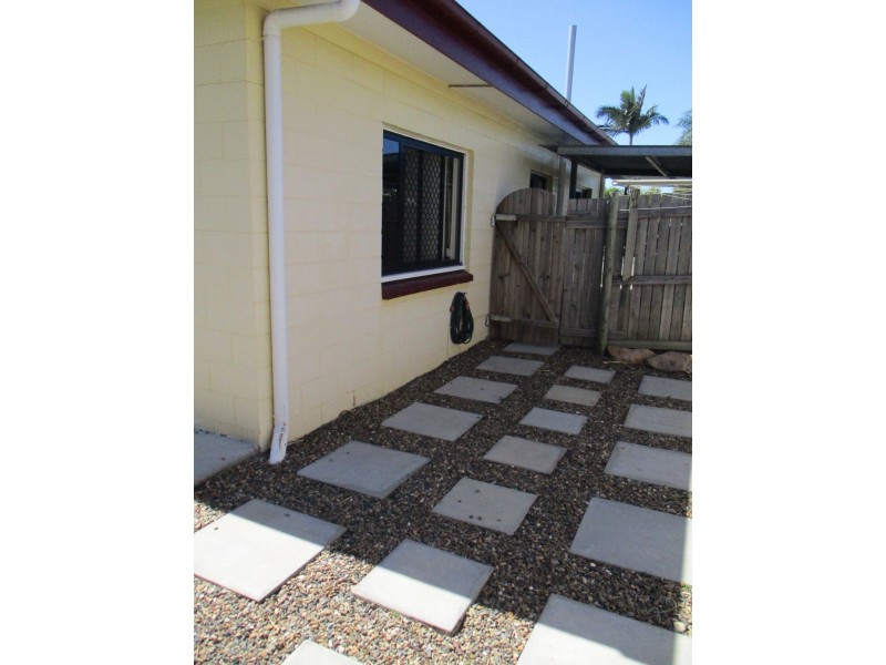 1/1 SMITH STREET, West Gladstone QLD 4680