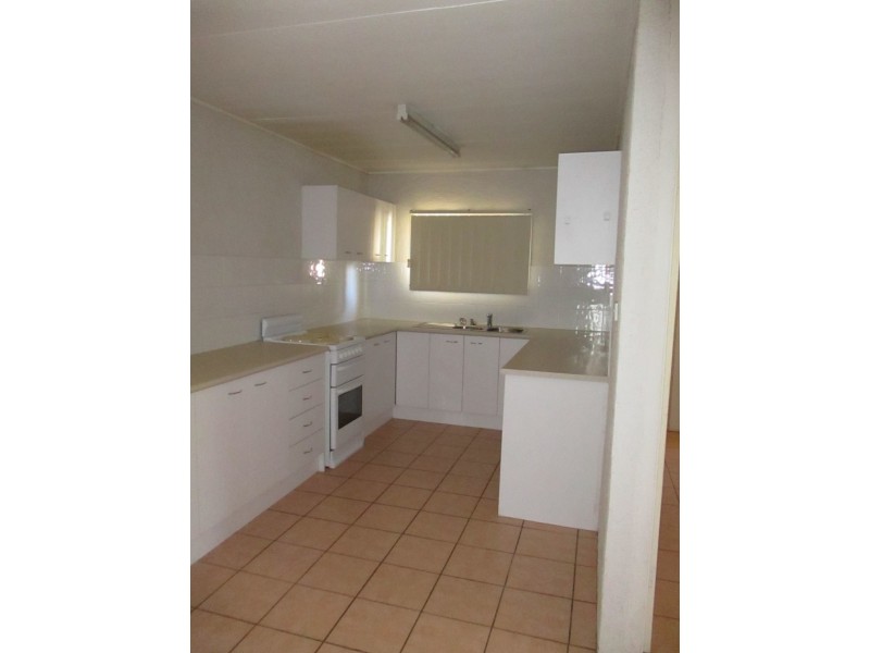 1/1 SMITH STREET, West Gladstone QLD 4680