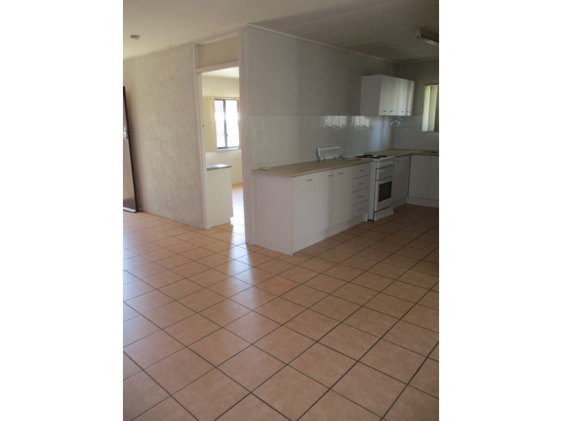 1/1 SMITH STREET, West Gladstone QLD 4680