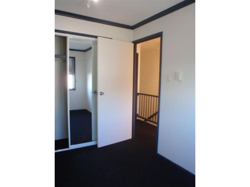 Unit 2 / 4 Wilmott Street, Gladstone QLD 4680