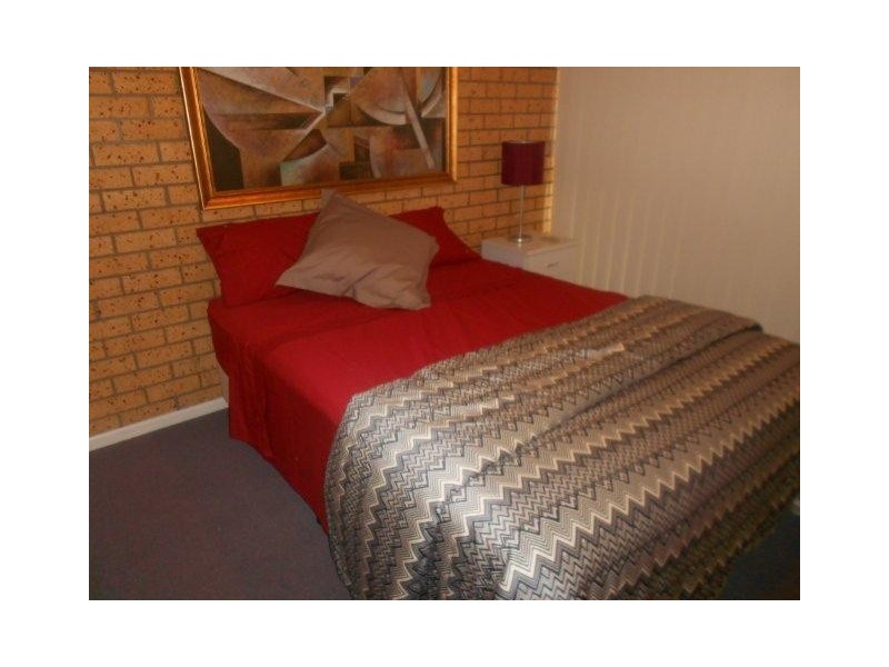 1/8 YARROON ST, Gladstone QLD 4680