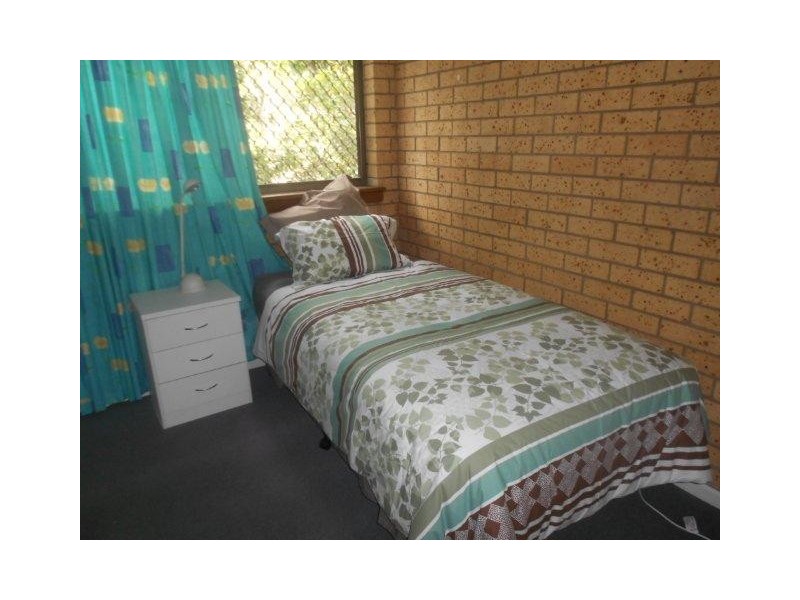 1/8 YARROON ST, Gladstone QLD 4680