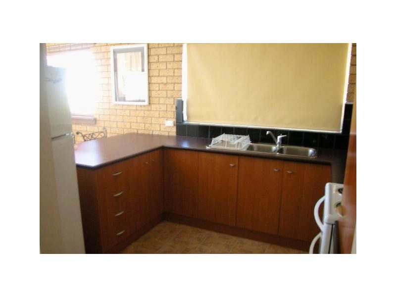 1/8 YARROON ST, Gladstone QLD 4680