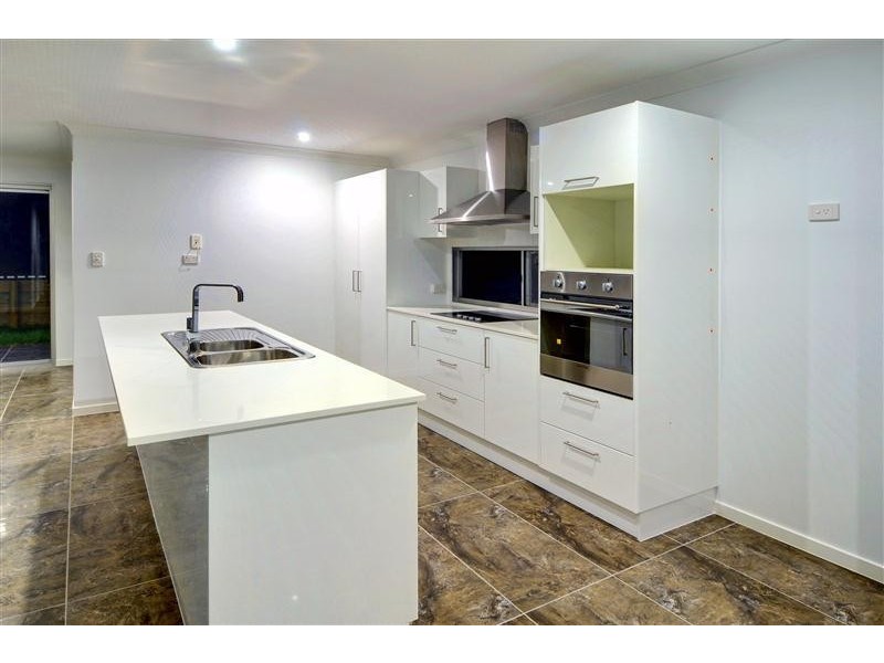 7 Jenny Lind Court, Boyne Island QLD 4680