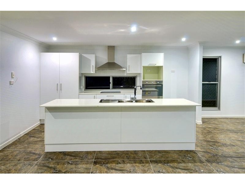 7 Jenny Lind Court, Boyne Island QLD 4680