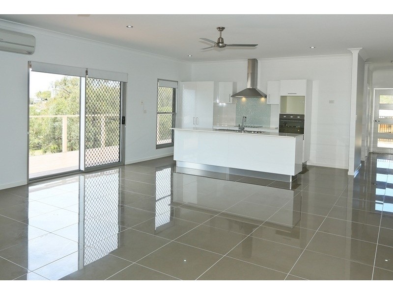 18 Ouston Place, South Gladstone QLD 4680