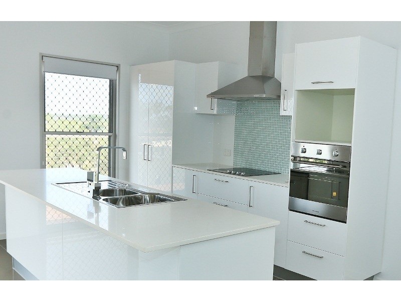 18 Ouston Place, South Gladstone QLD 4680