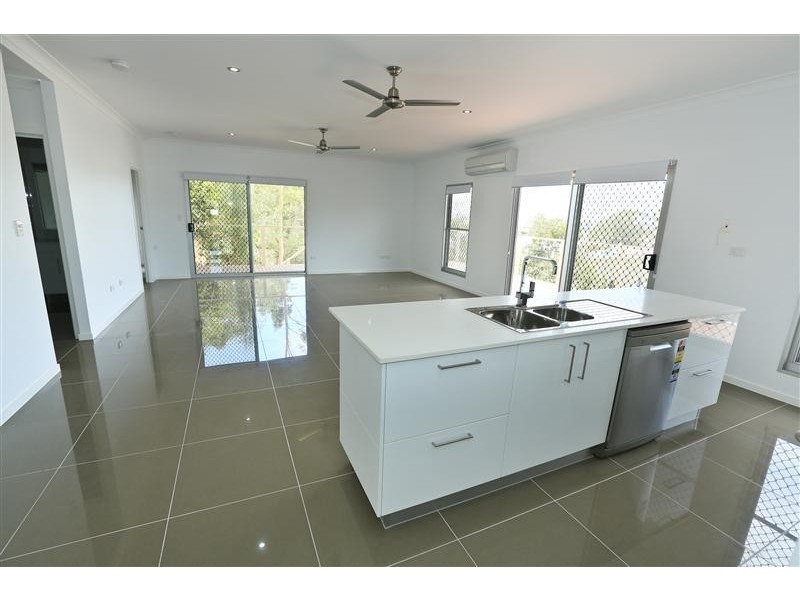 18 Ouston Place, South Gladstone QLD 4680