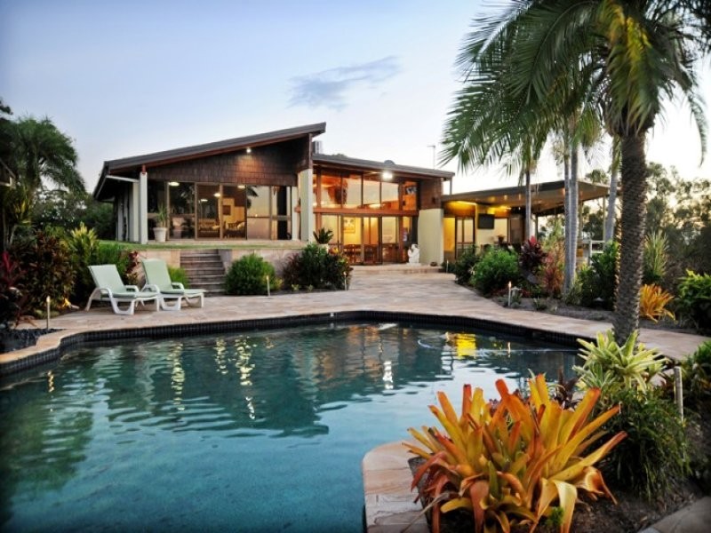 30 PINE AVENUE, West Gladstone QLD 4680