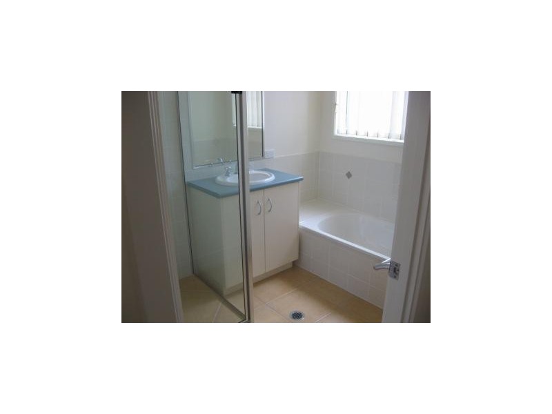 84 EMMADALE DR, New Auckland QLD 4680