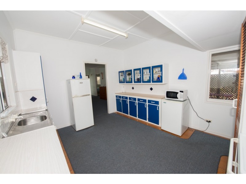 60 Barney Street, Barney Point QLD 4680