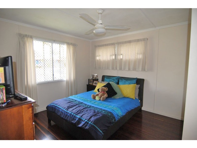 18 BUSTEED ST, West Gladstone QLD 4680