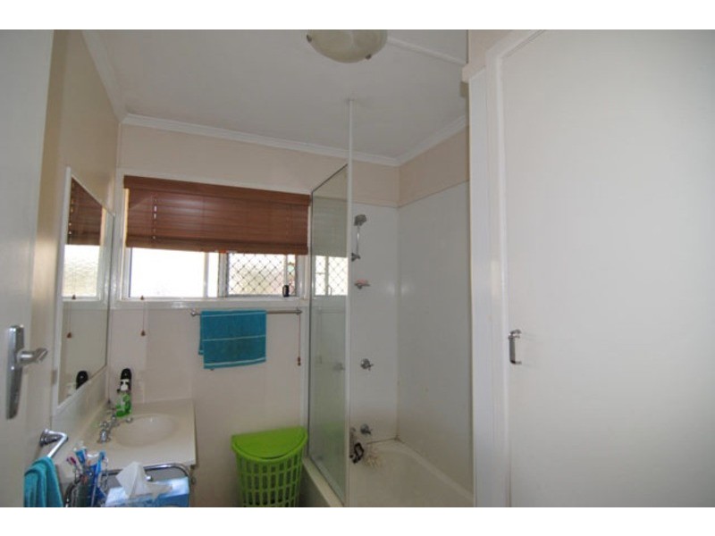 18 BUSTEED ST, West Gladstone QLD 4680