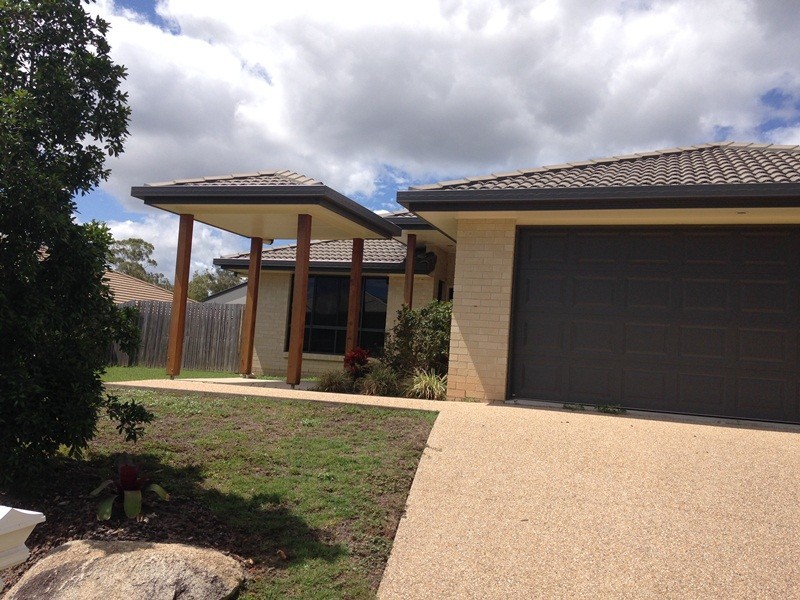 19 Grasstree Crescent, Kirkwood QLD 4680