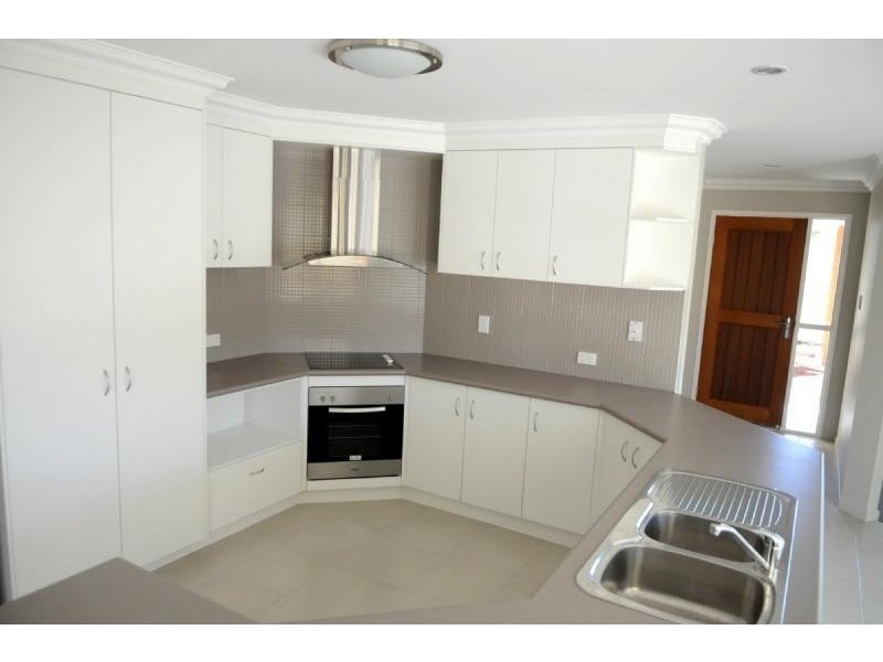 19 Grasstree Crescent, Kirkwood QLD 4680