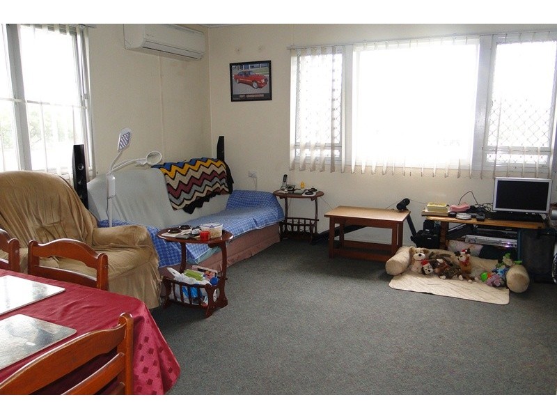 9 Park Street, West Gladstone QLD 4680