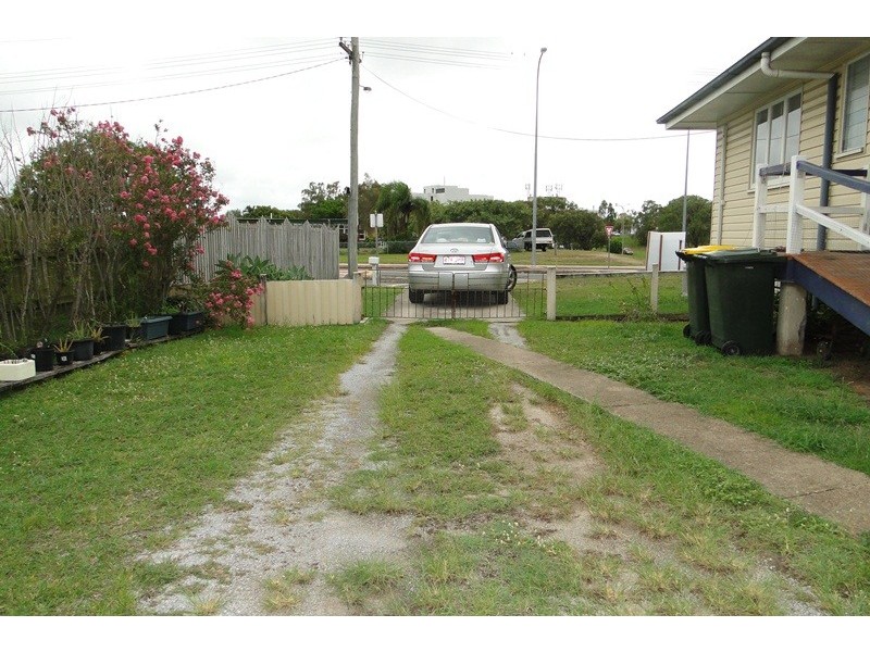 9 Park Street, West Gladstone QLD 4680