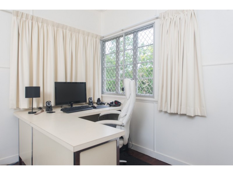 39 Kent Street, West Gladstone QLD 4680