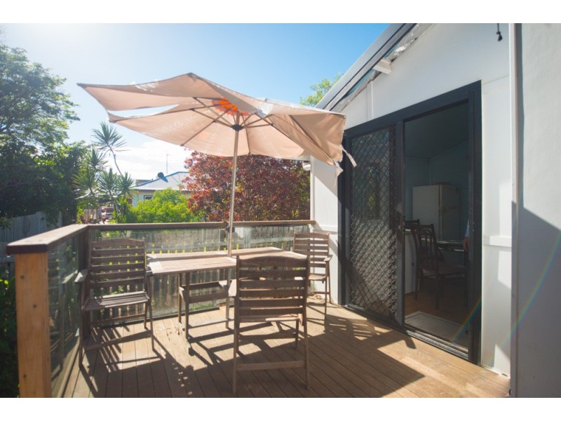18 Flinders Street, West Gladstone QLD 4680