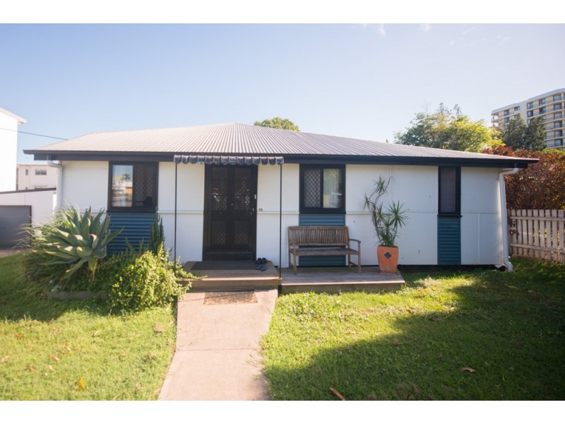 18 Flinders Street, West Gladstone QLD 4680