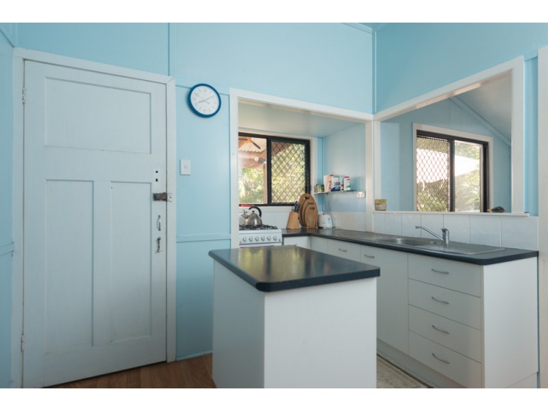 18 Flinders Street, West Gladstone QLD 4680