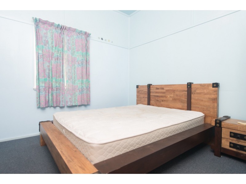 18 Flinders Street, West Gladstone QLD 4680