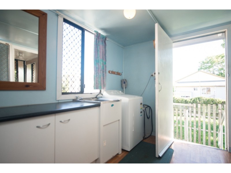 18 Flinders Street, West Gladstone QLD 4680