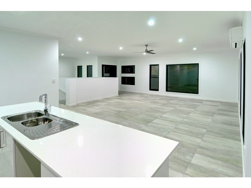 3 Jenny Lind Court, Boyne Island QLD 4680