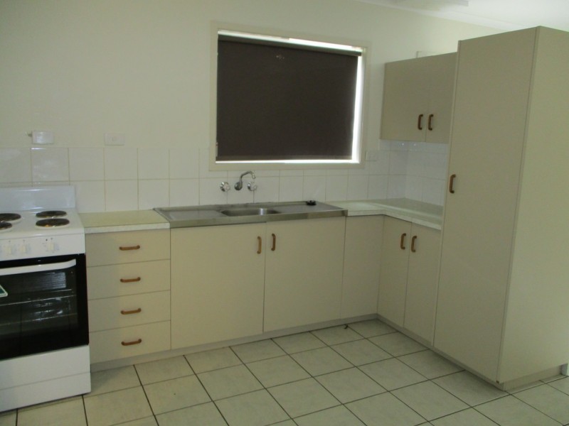 2/131 TOOLOOA ST, South Gladstone QLD 4680