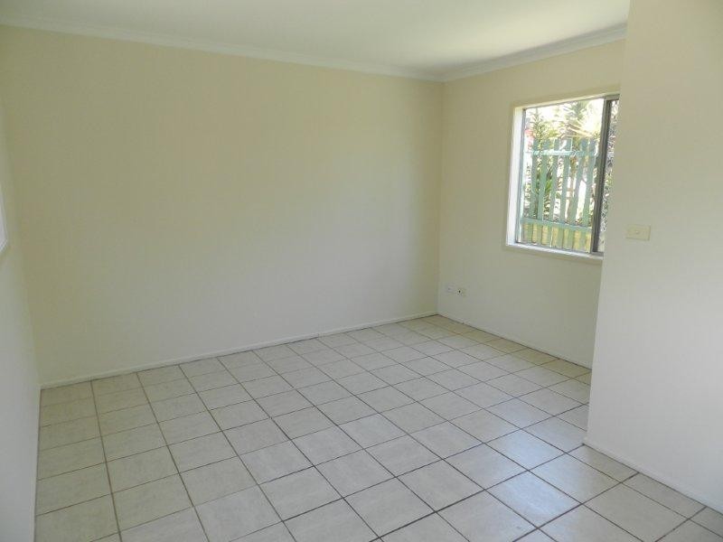 2/131 TOOLOOA ST, South Gladstone QLD 4680