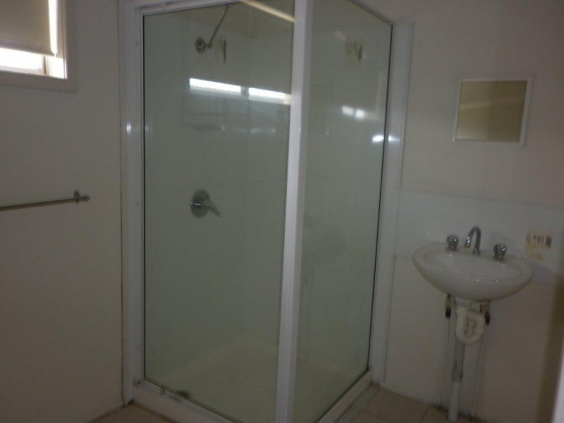 2/131 TOOLOOA ST, South Gladstone QLD 4680