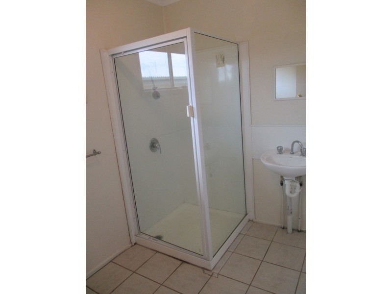 2/131 TOOLOOA ST, South Gladstone QLD 4680