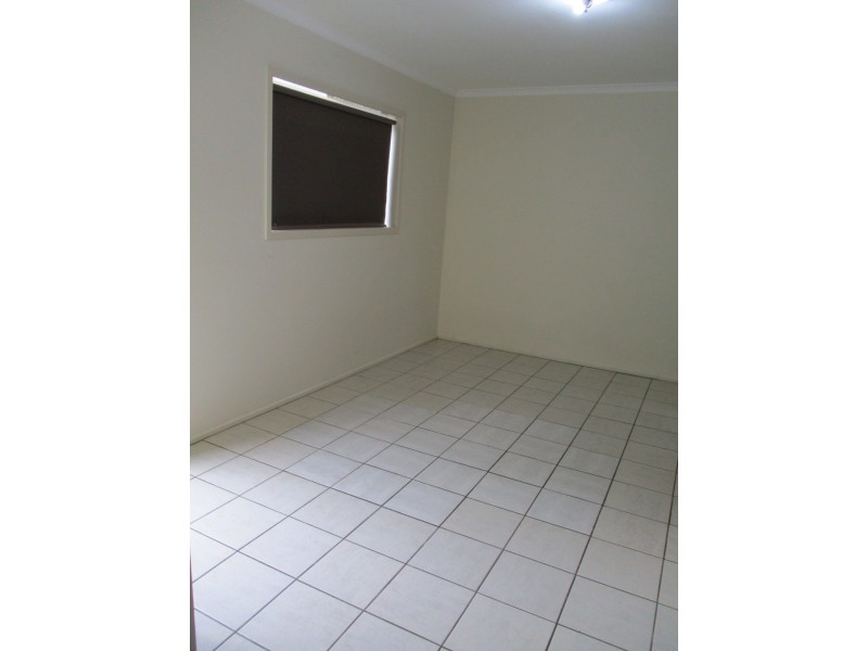2/131 TOOLOOA ST, South Gladstone QLD 4680