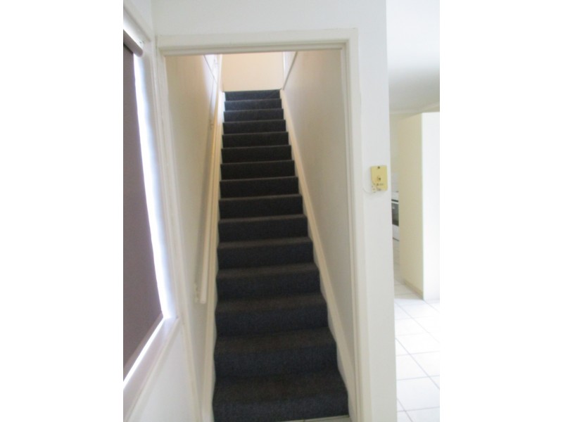 2/131 TOOLOOA ST, South Gladstone QLD 4680