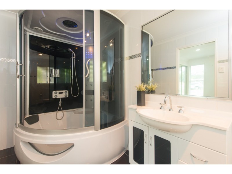 55 Skyline Drive, New Auckland QLD 4680