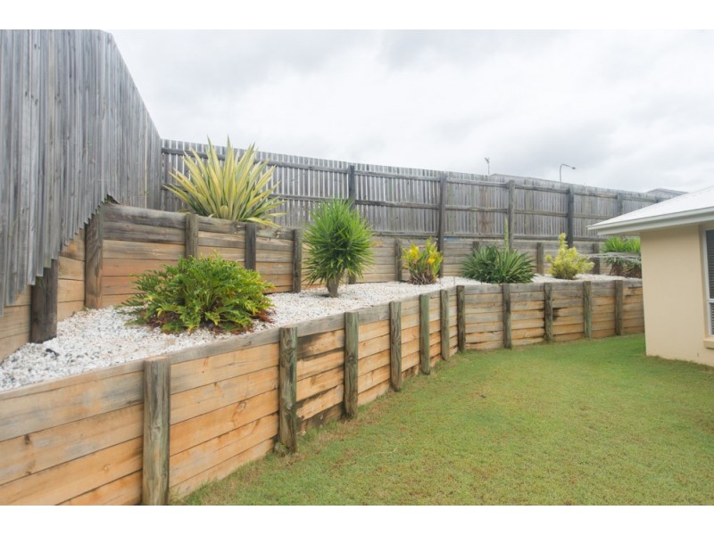 55 Skyline Drive, New Auckland QLD 4680