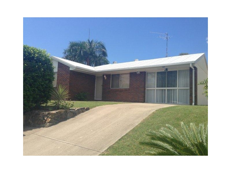 7 WOOLLYBUTT ST, New Auckland QLD 4680