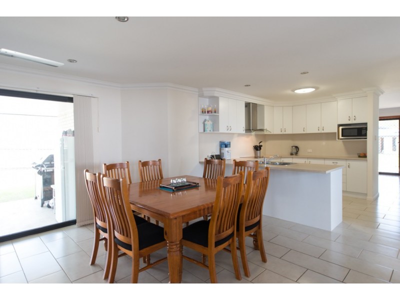 19 Bottlebrush Drive, Kirkwood QLD 4680