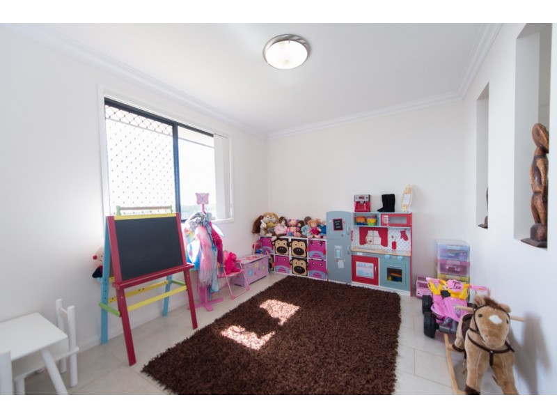 19 Bottlebrush Drive, Kirkwood QLD 4680