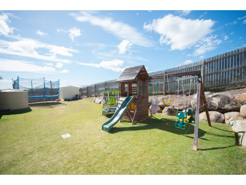 19 Bottlebrush Drive, Kirkwood QLD 4680