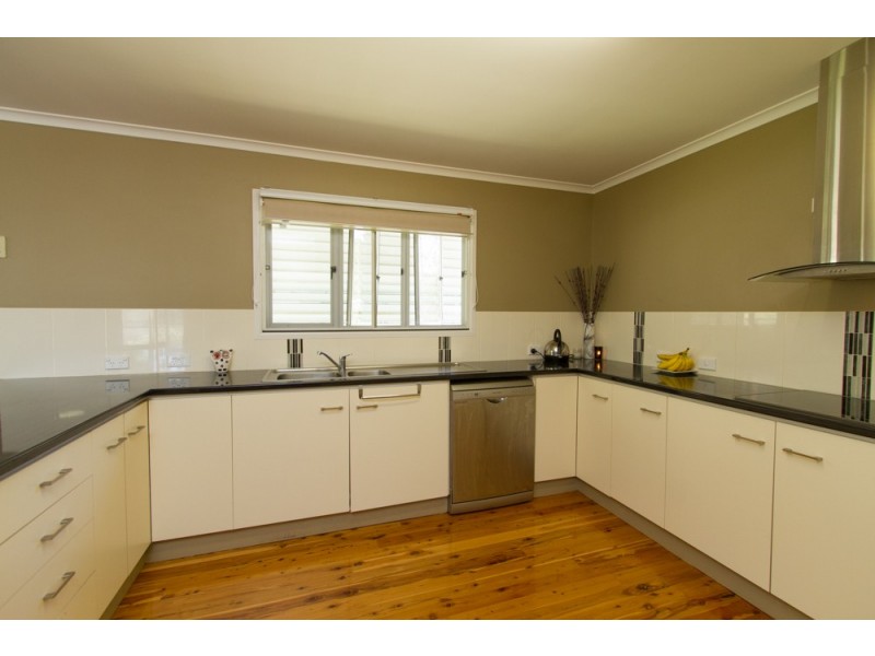 27 Pine Avenue, West Gladstone QLD 4680