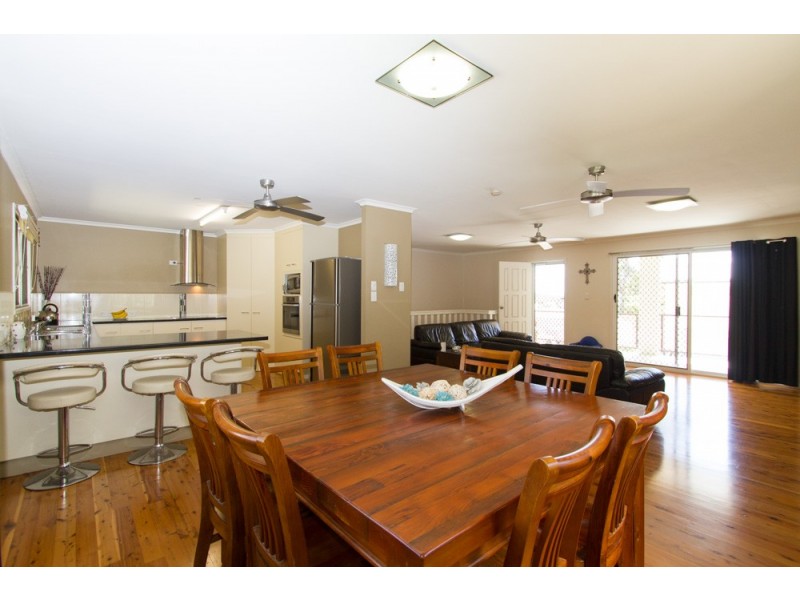 27 Pine Avenue, West Gladstone QLD 4680