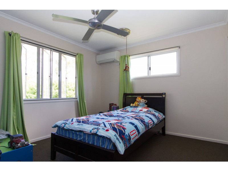 27 Pine Avenue, West Gladstone QLD 4680