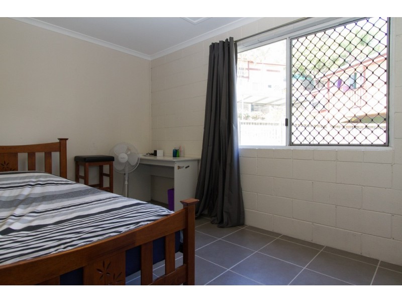 27 Pine Avenue, West Gladstone QLD 4680