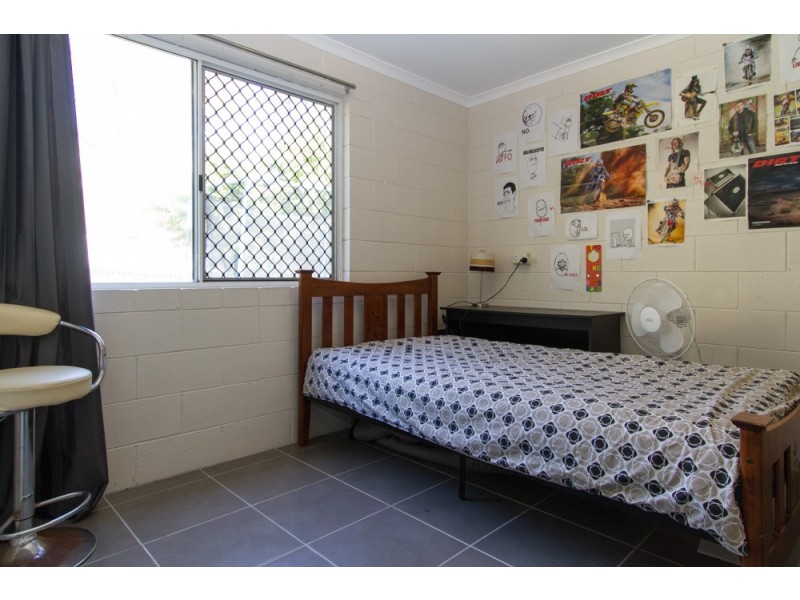 27 Pine Avenue, West Gladstone QLD 4680