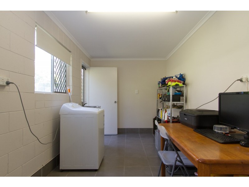 27 Pine Avenue, West Gladstone QLD 4680